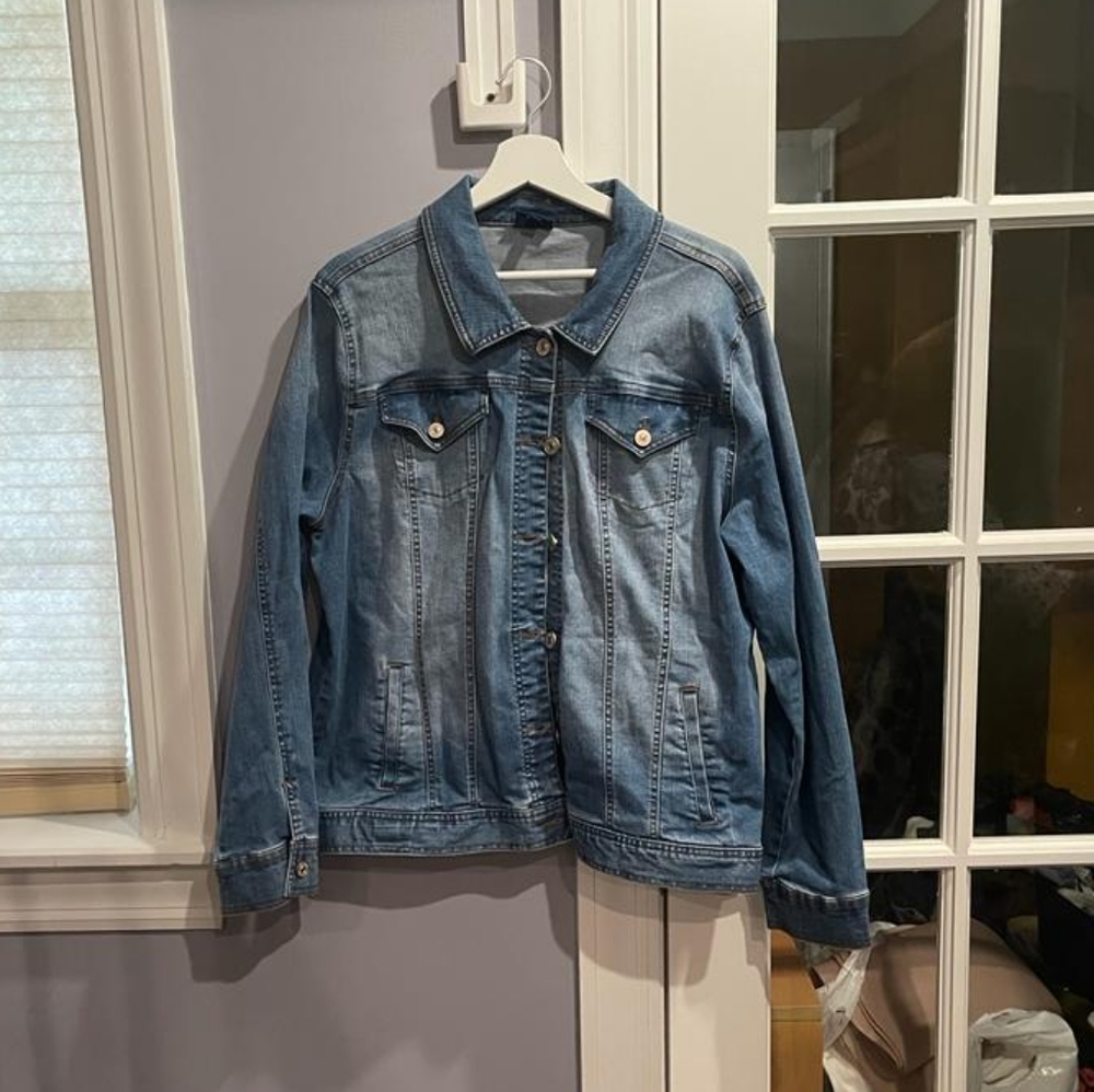 Nwot! Denim Button Down Collared Jacket - image 3